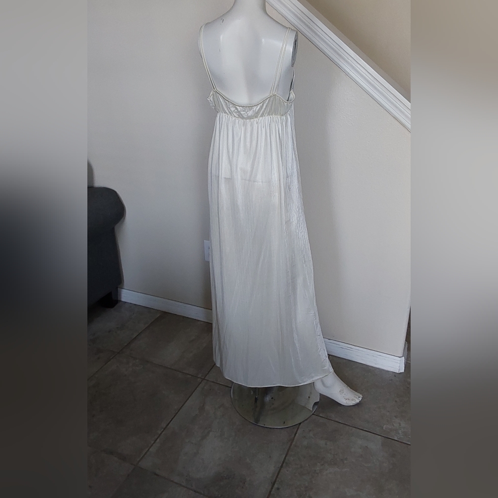 Vintage Union Made Night Gown - Picture 3 of 11